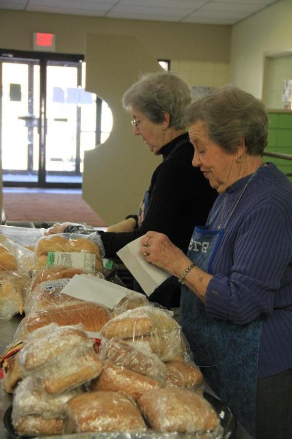 Volunteers make kitchen thrive