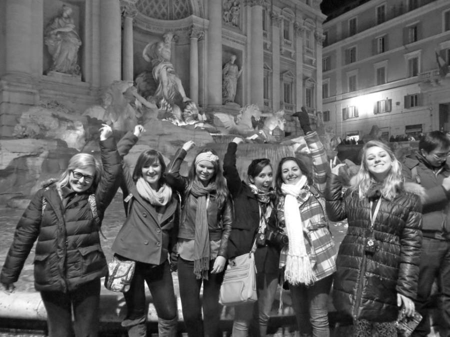 Marywood+art+students+Kristen+Draeger%2C+Kelly+Paukovits%2C+Ashley+Logar%2C+Brooke+Personius%2C+Jenn+Kayy%2C+and+Sami+Faul+are+studying+and+experience+the+culture+of+Florence+Italy.