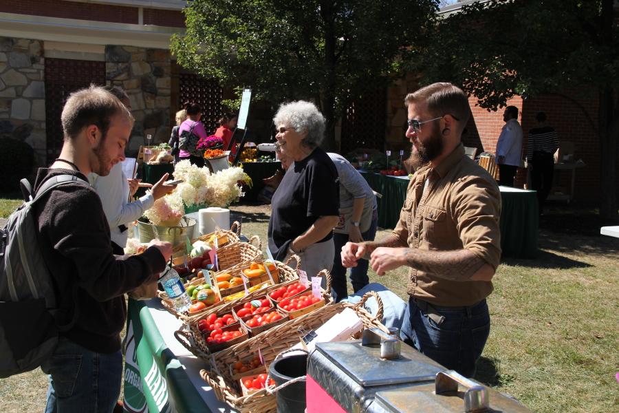 Food+Day+brings+local+farmers+to+campus