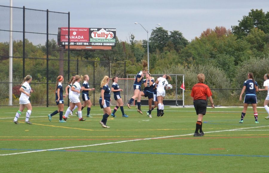 SPORTS+BRIEF%3A+Women%E2%80%99s+soccer+extends+CSAC+winning+streak+to+six+games