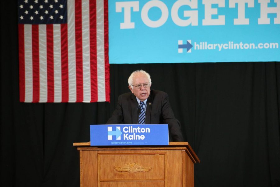 Bernie Sanders campaigns for Hillary Clinton at Scranton High School