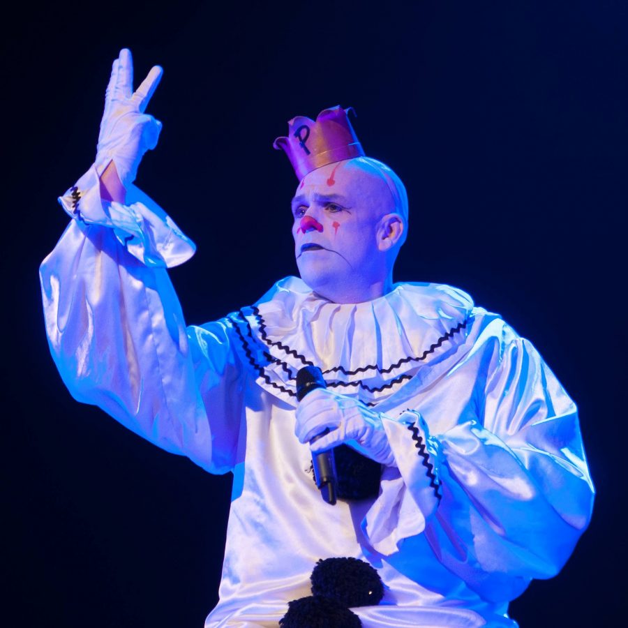 Mike Geier, in costume as Puddles Pity Party. By Mvuijlst (Own work), CC BY-SA 4.0, via Wikimedia Commons 