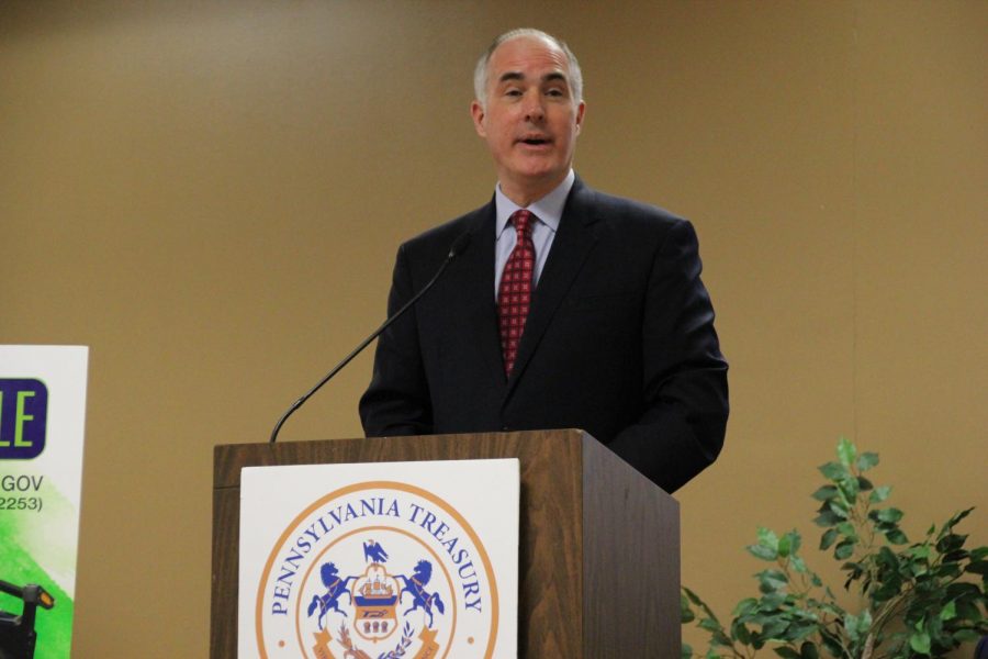 Senator Robert Casey discusses the ABLE Act at Marywood. 