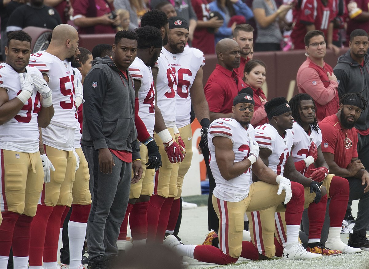 Some members of the San Francisco 49ers kneel during the National Anthem. Photo via Wikimedia Commons under Creative Commons license.