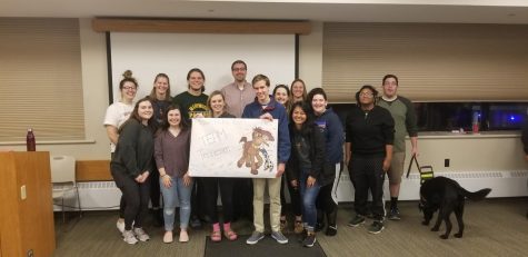 The Marywood group heading to Tennessee over spring break poses for a group picture. Photo courtesy of Ann O'Brien.