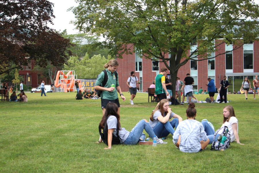 Students spread out on the Art Field lawn for the opening picnic. 