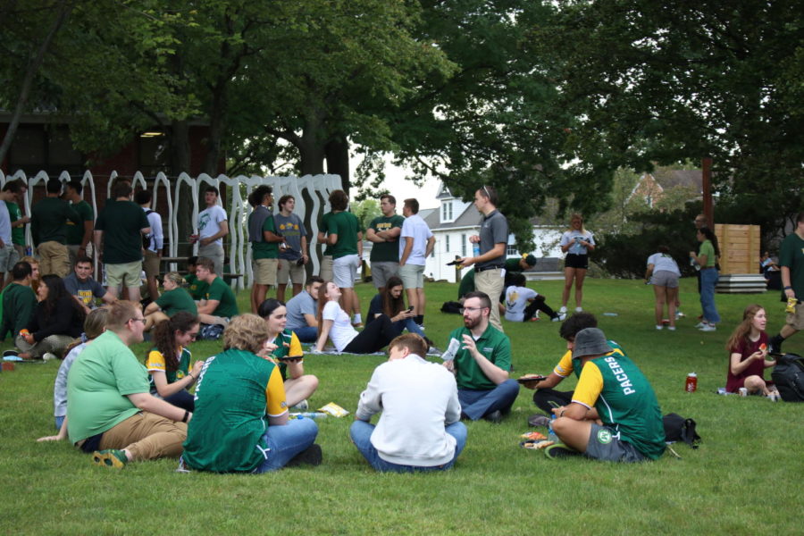 Students, faculty and staff gather for the opening picnic on the art field.