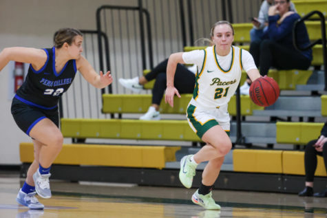 Sophomore Guard Abbey McGee (21) pushes the pace for the Pacers.
