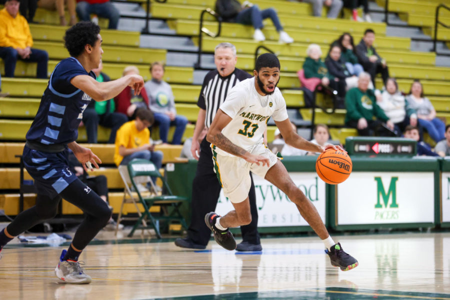 Junior Cole Johnson (33) drives to the lane.