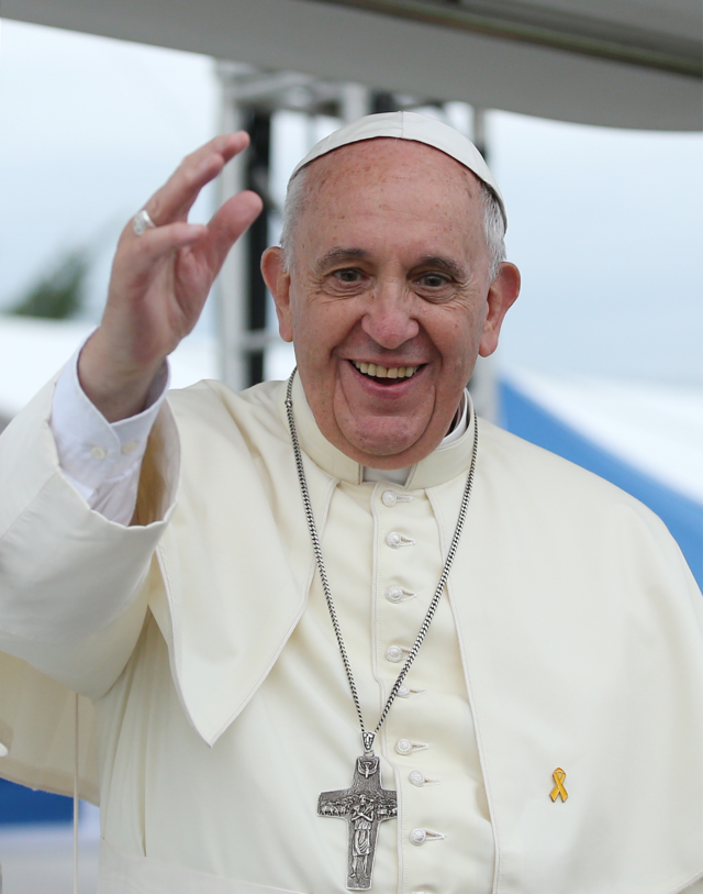 Pope+Francis+smiles+and+waves