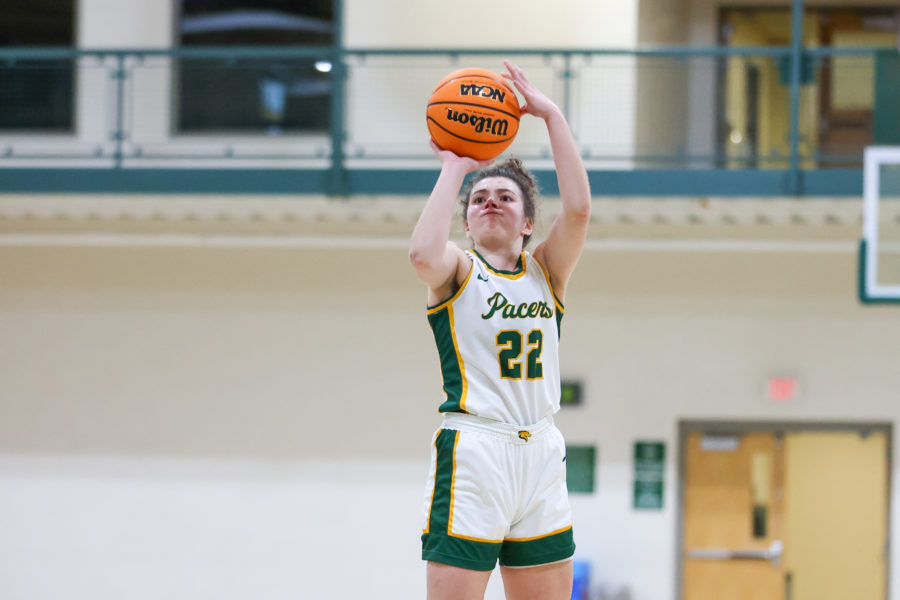 Sophomore Guard Olivia Cull steps up to drain the free throw.