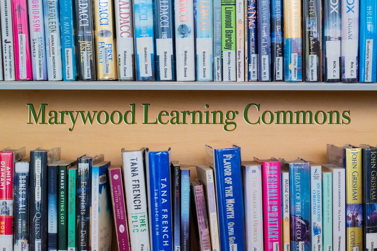 Marywoods+book+displays+have+earned+the+library+a+special+award.